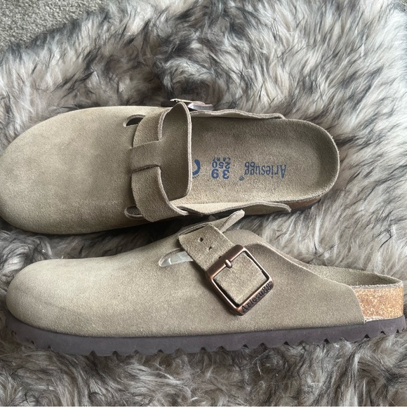 Ariesugg by Ugg Tan Suede Mules - Picture 3 of 12